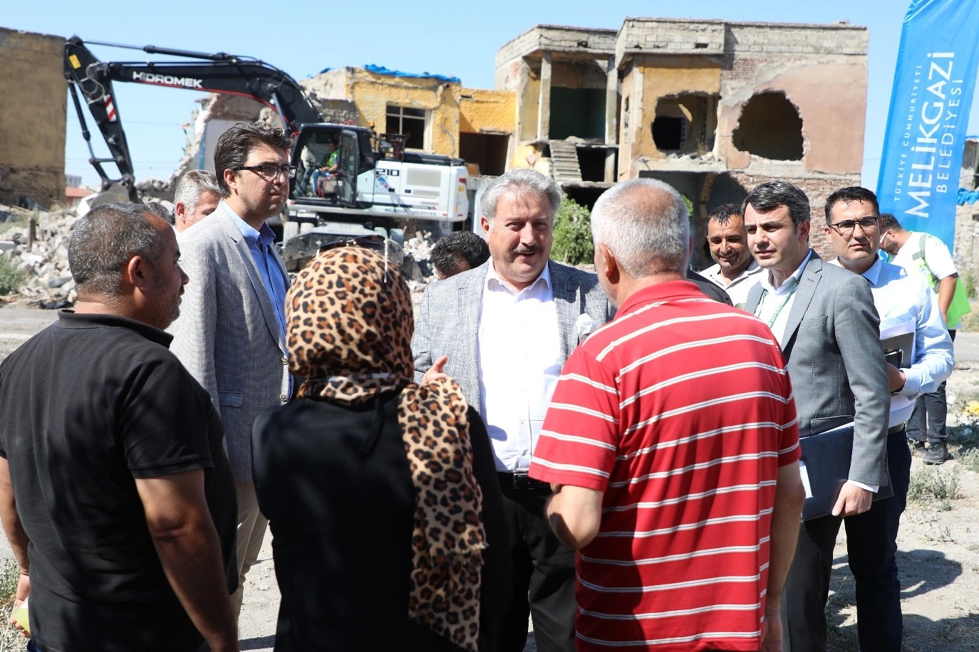 Kayseri Melikgaziden metruk bina mesaisi