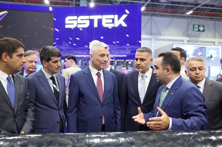 Bakan Bolat, IDEFte Türkiye’nin savunma sanayi gücüne ortak oldu