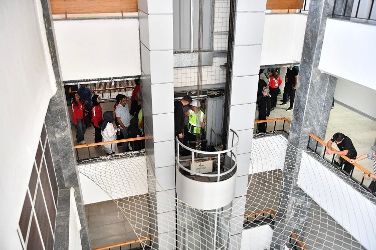 Kayseri Büyükşehirden asansörden kişi kurtarma eğitimi