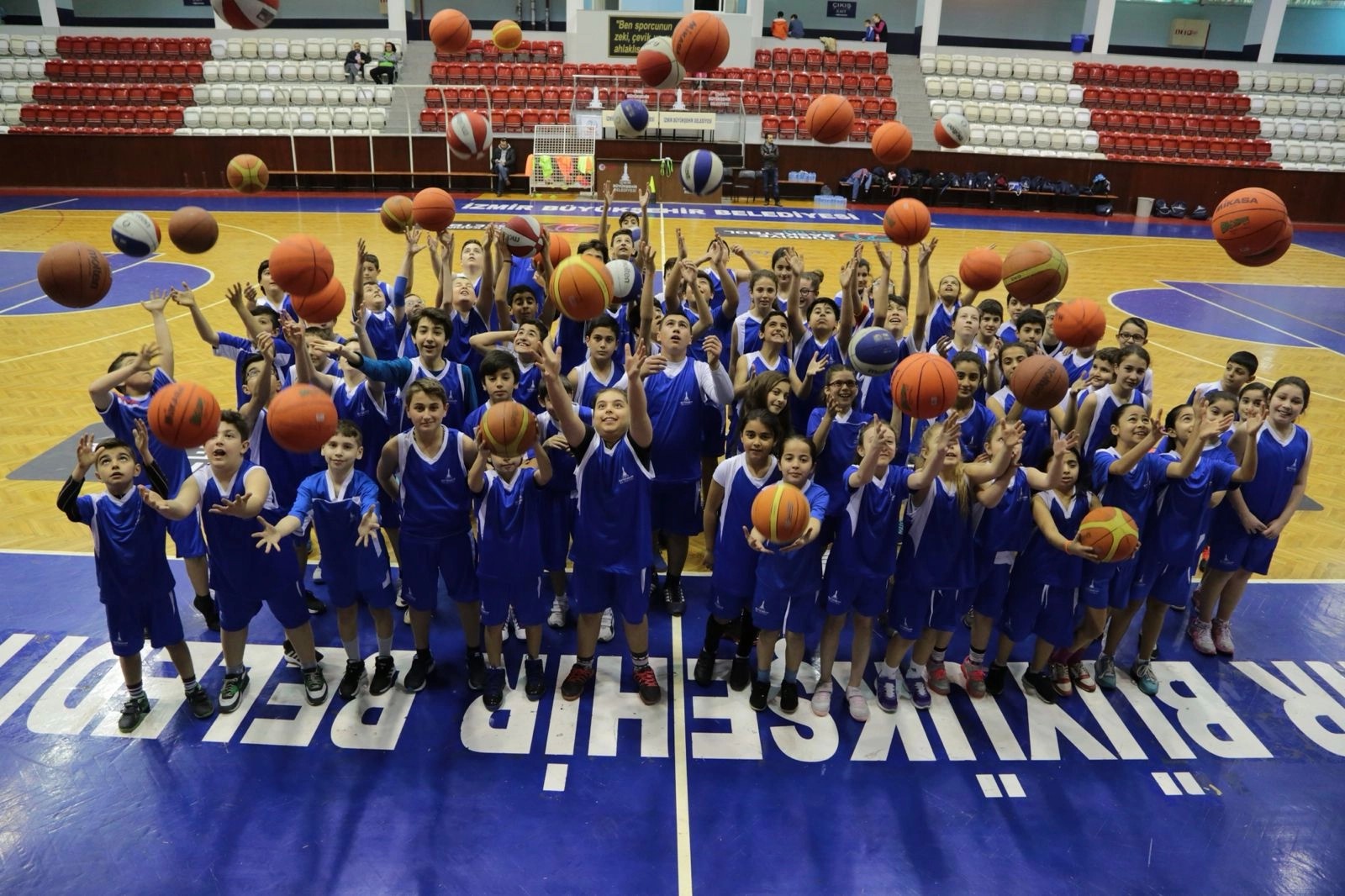 İzmir Büyükşehirden Yaz Spor Okulları başlıyor