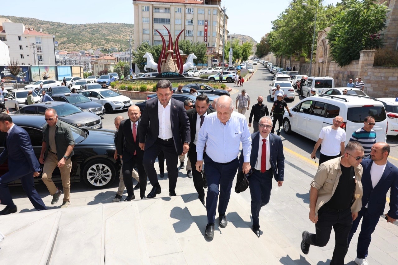 Ümit Özdağdan Rasim Arıya ziyaret