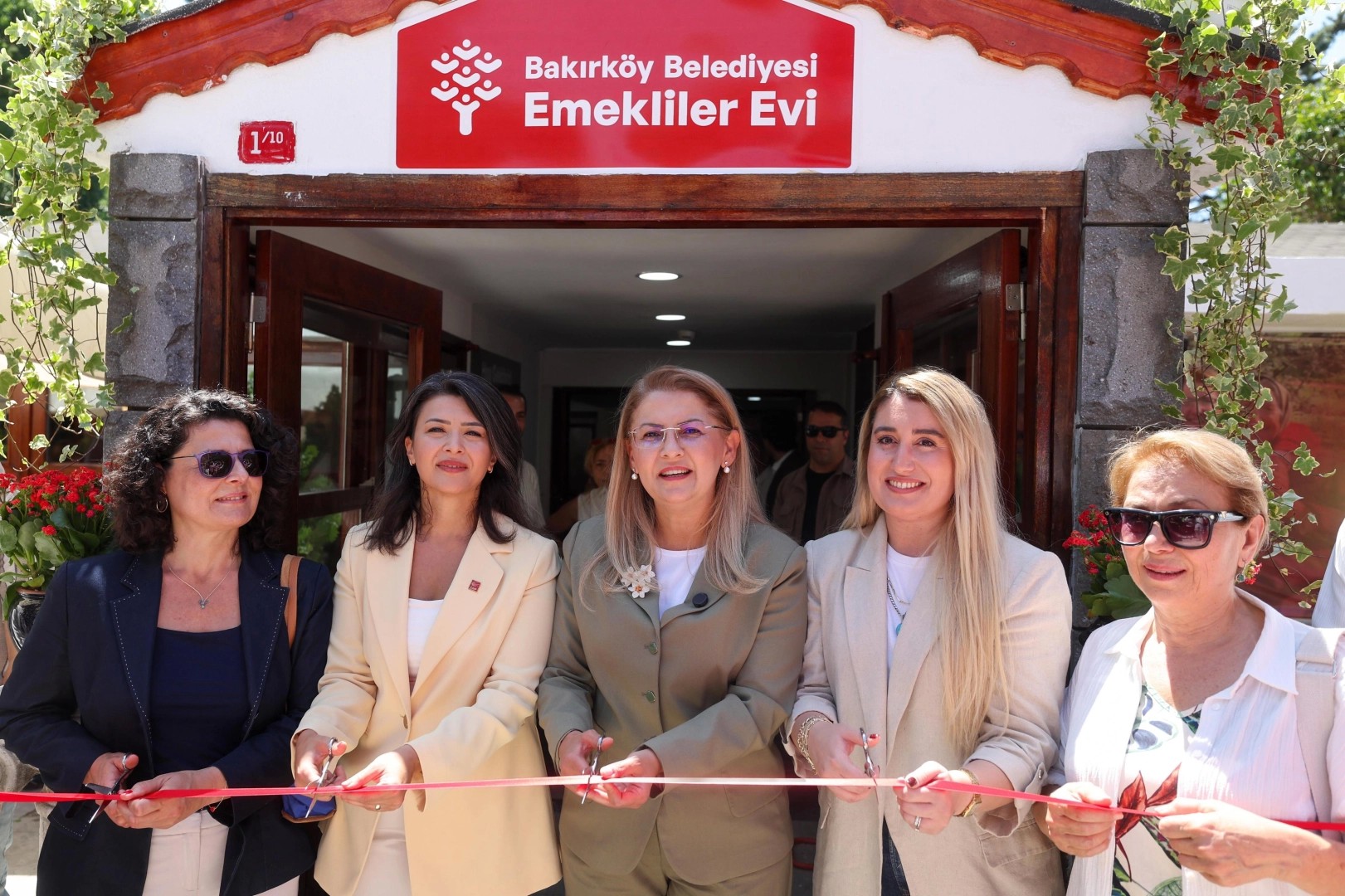 İstanbul Bakırköy’de Emekliler Evi açıldı