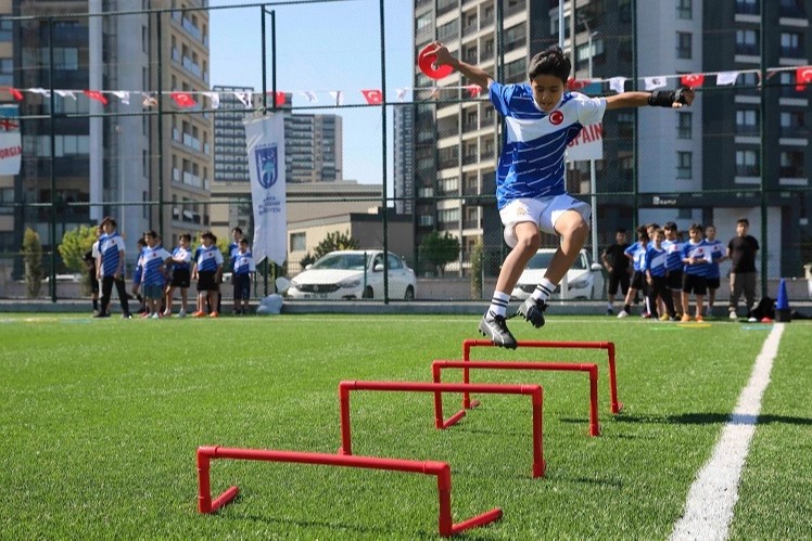ABBden çocuklara ücretsiz futbol yaz kursu