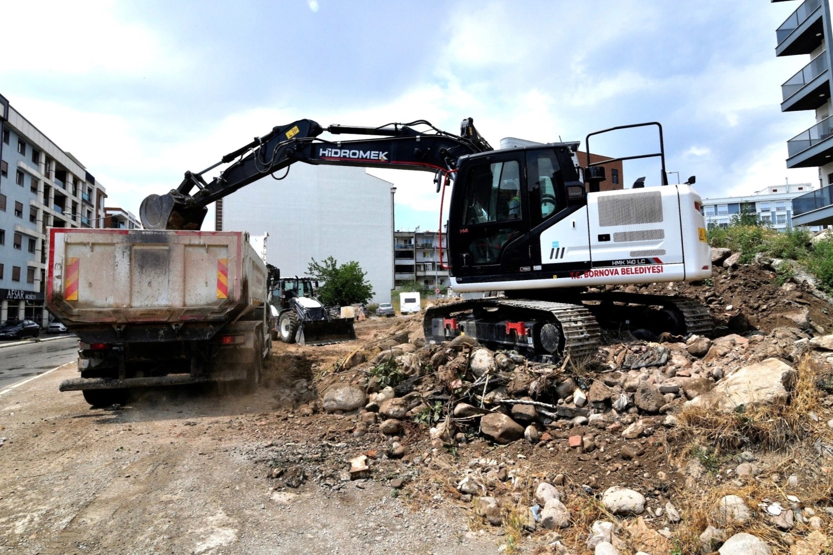 İzmir Bornovada Başkan Eşkiden anında müdahale