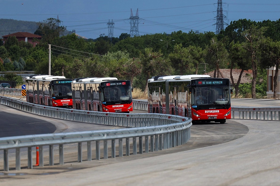 Sakaryada metrobüsler seferlerine başladı