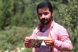 Okul harçlığı için başladığı arcılık gelir kapısı oldu