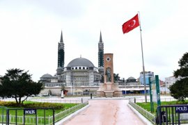 Taksim Meydanı ve İstiklal Caddesi bomboş kaldı