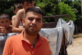 Çocukların 'römork havuz' keyfi