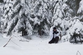 Karla kaplı ormanda drone ile geyikleri böyle görüntülediler