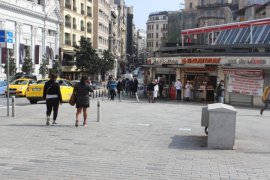 Taksim'de dikkat çeken yoğunluk