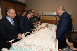 Cumhurbaşkanı Erdoğan'dan hastanedeki depremzedelere ziyaret