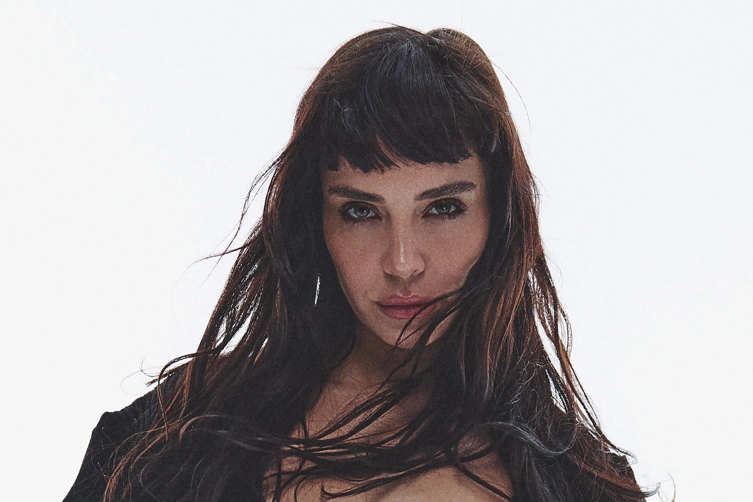 Aybüke Albere’den yepyeni bir hit: ‘Harap’