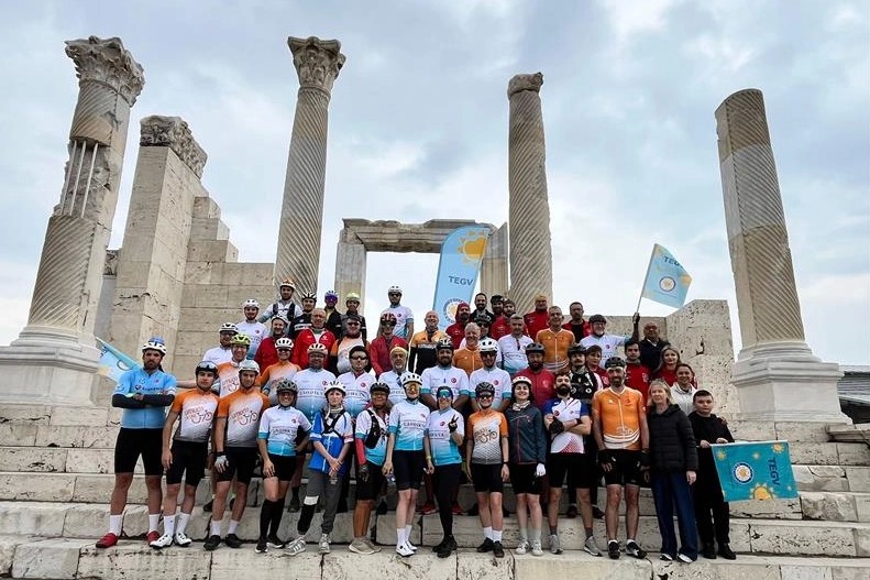 Bisiklet tutkunları, pedallarını TEGV’li çocuklara umut olmak için çevirdi