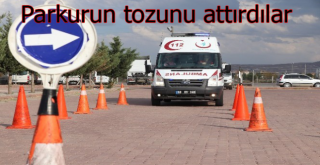 Aksaray'da ambulans sürücüleri parkurun tozunu attırdı