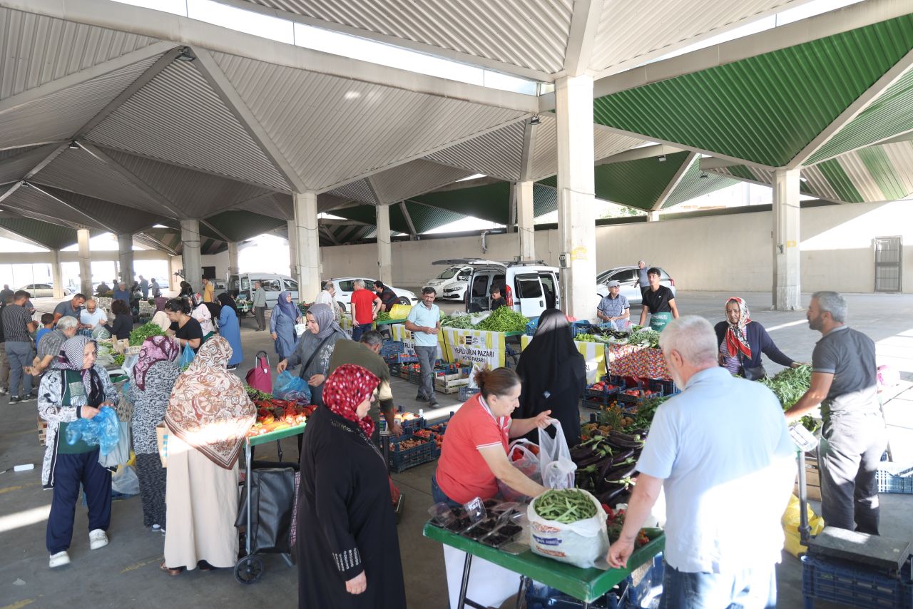 Konya’da yerli ürün pazarı, üretici ile tüketiciyi doğrudan buluşturuyor